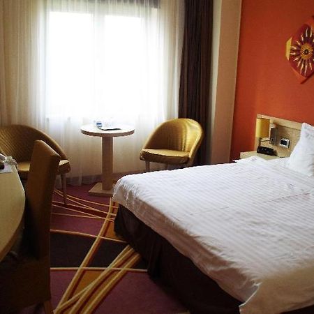 Mari Vila Hotel บูคาเรสต์ ห้อง รูปภาพ