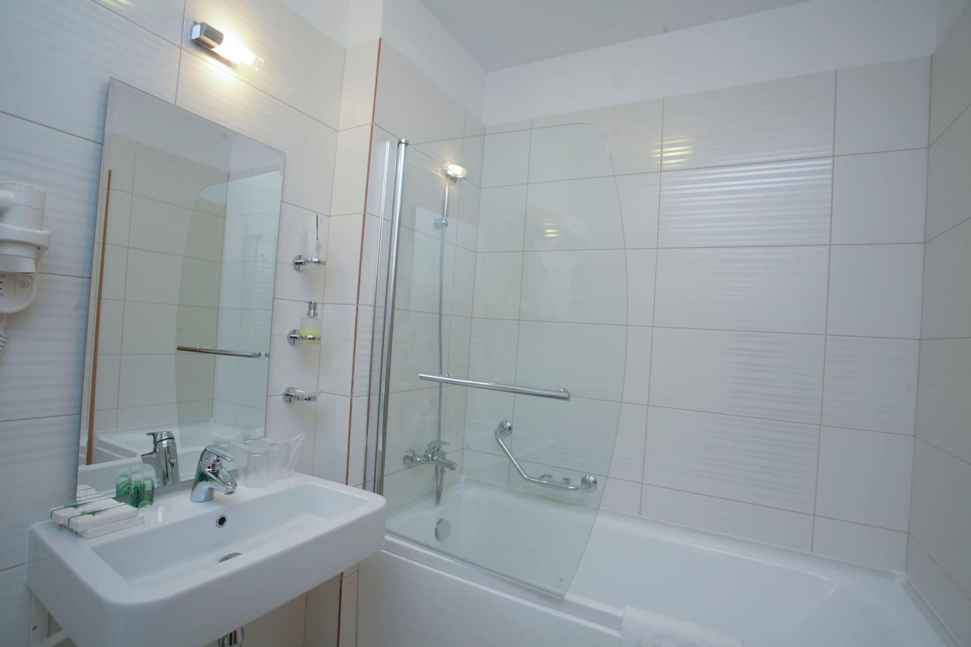 Mari Vila Hotel บูคาเรสต์ ภายนอก รูปภาพ