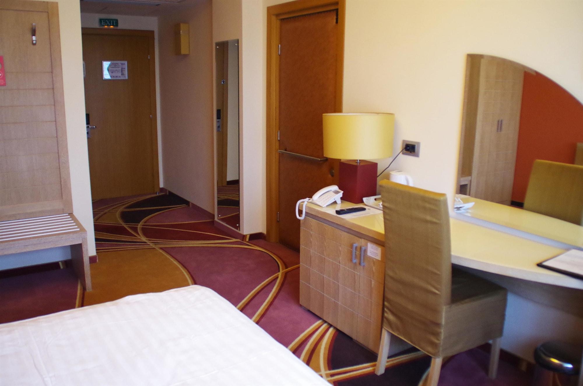 Mari Vila Hotel บูคาเรสต์ ภายนอก รูปภาพ